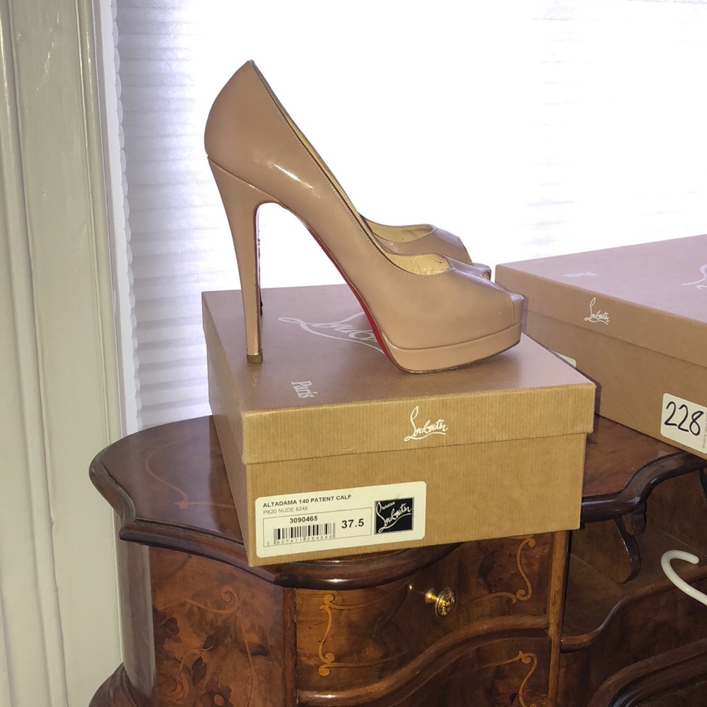 Christian Louboutin patent leather nude 37 1/2
